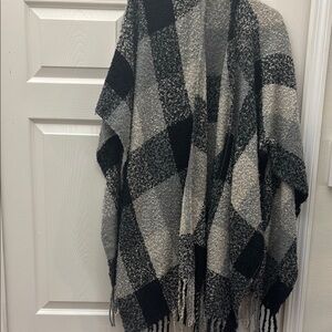 ❤️3 for $15!❤️ Plaid Black and Gray Women's Cape ❤️3 for $15!❤️